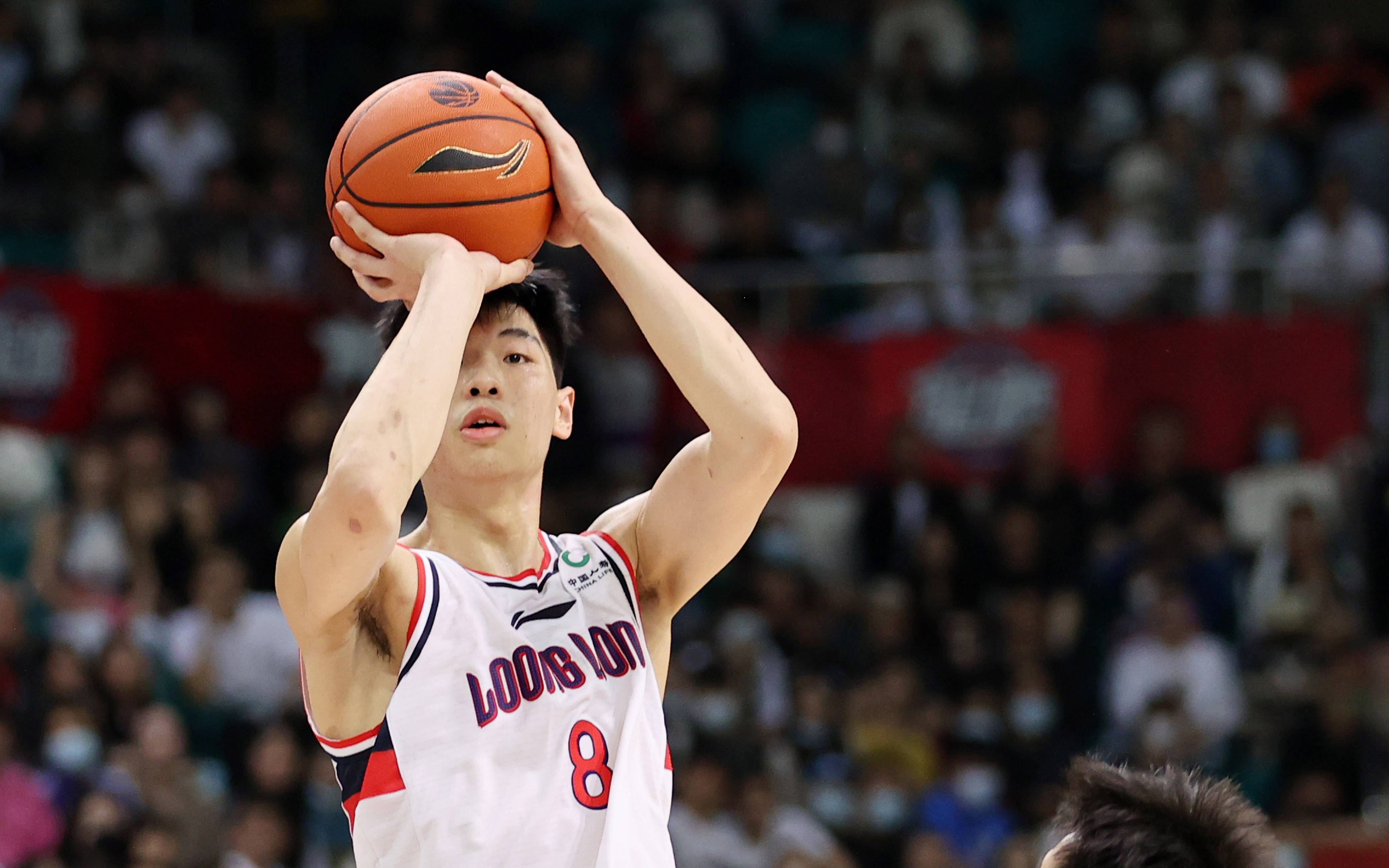 包含国际比赛日广东宏远调整名单以备CBA常规赛，绝杀压哨环节打磨，引发热议，临场指挥获称赞的词条