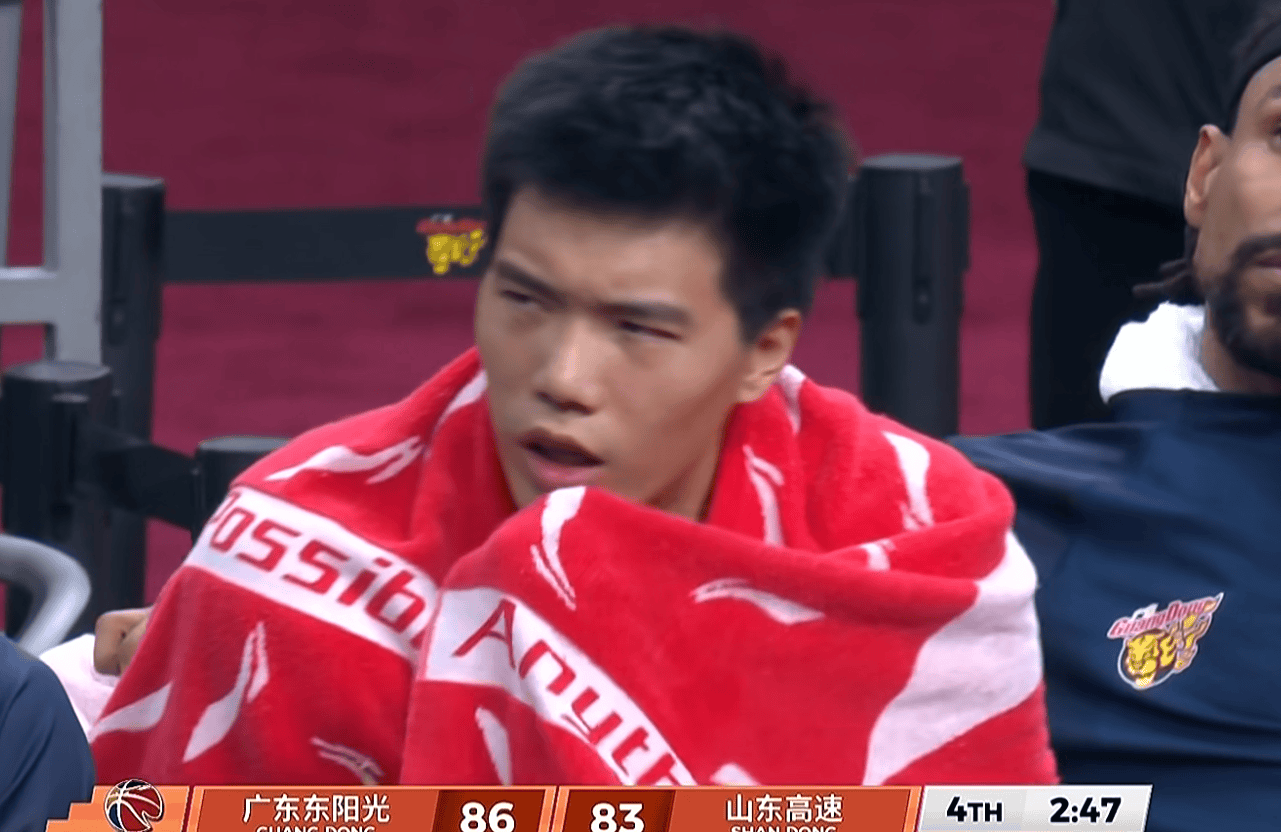 包含国际比赛日广东宏远调整名单以备CBA常规赛，绝杀压哨环节打磨，引发热议，临场指挥获称赞的词条