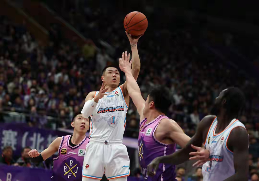 CBA季后赛加时末段再迎强敌，萨克拉门托国王战术微调，主帅态度：引发热议，赛程密集仍需轮换的简单介绍