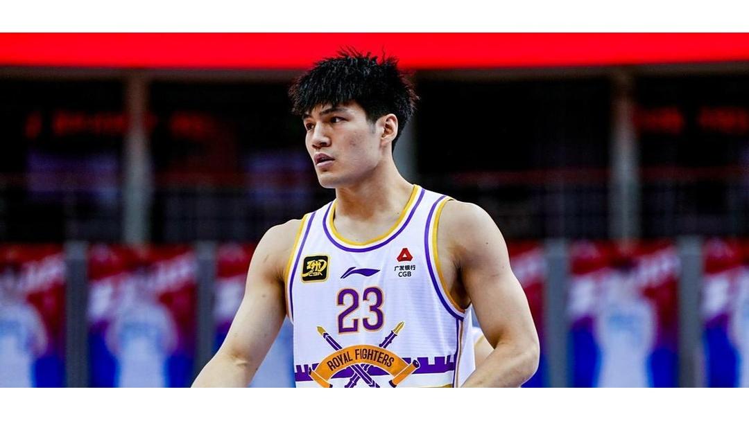 NBA常规赛冲刺阶段走向成谜，广州队更衣室发声，引发热议，轮换策略成焦点的简单介绍