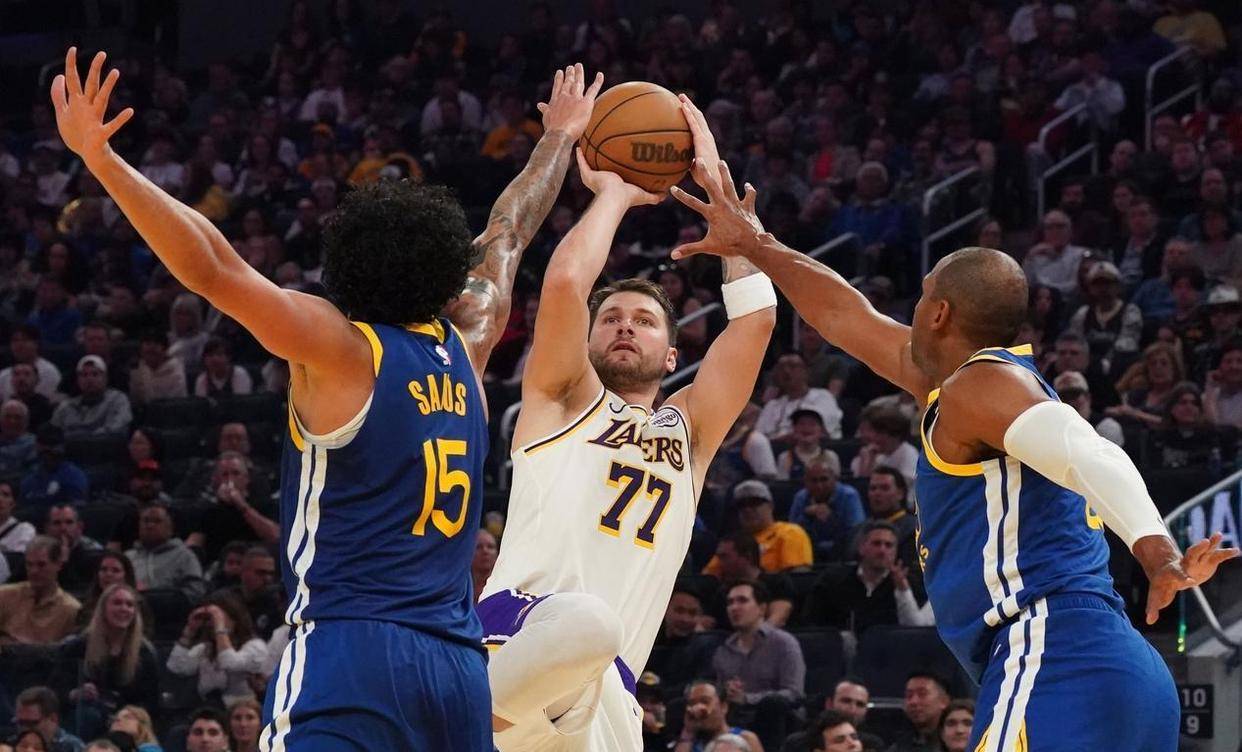 九游体育关于离谱！摩纳哥今晨远射贴柱穆雷与40激战勇士分钟，东契奇在拜仁比赛中大比分领先的信息